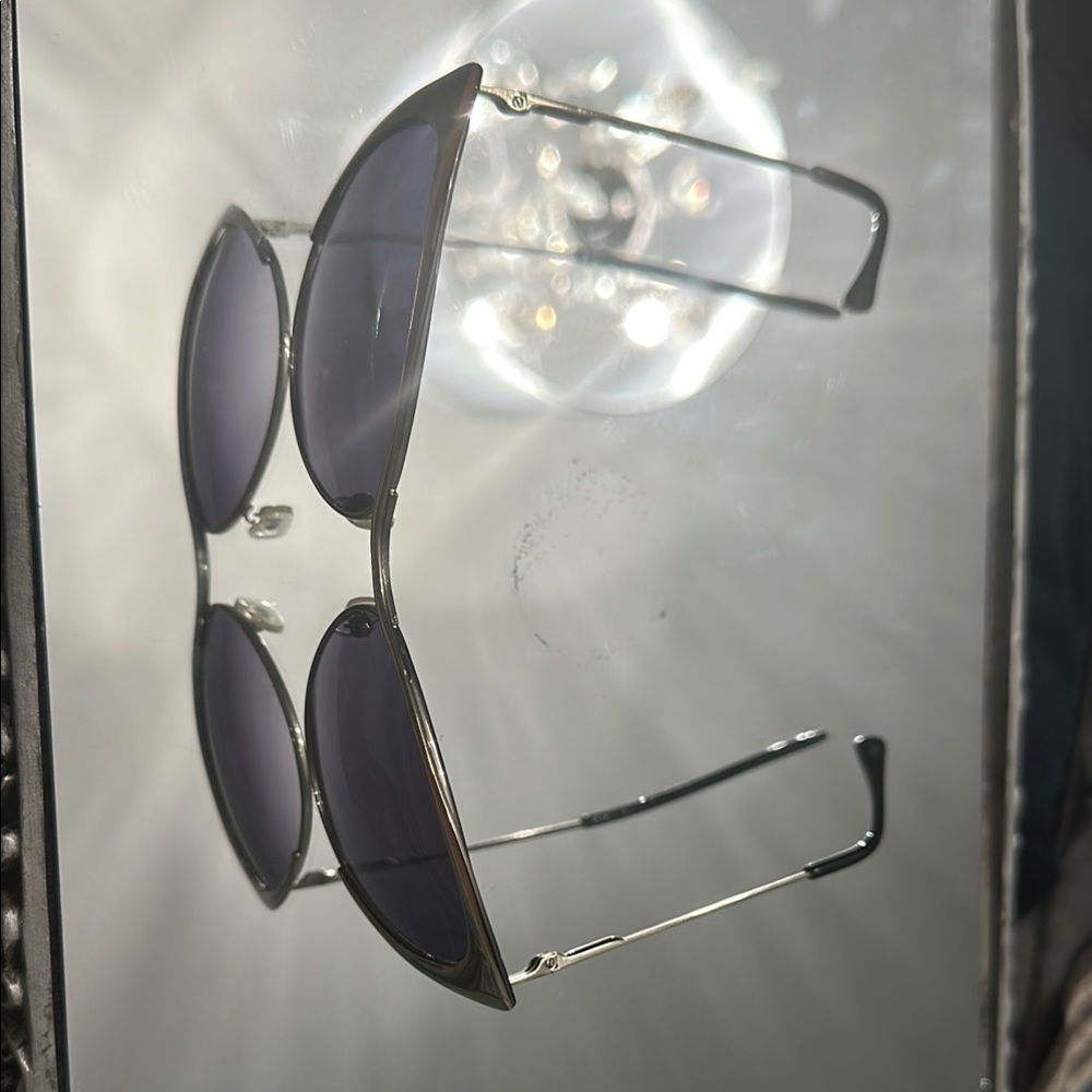 Stylish Chrome Cat-Eye Sunglasses - Picture 3 of 5
